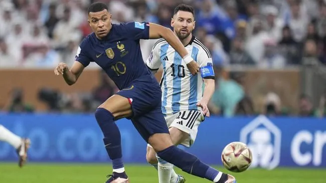Laga final Piala Dunia 2022 Argentina vs Prancis. (Foto: AP)