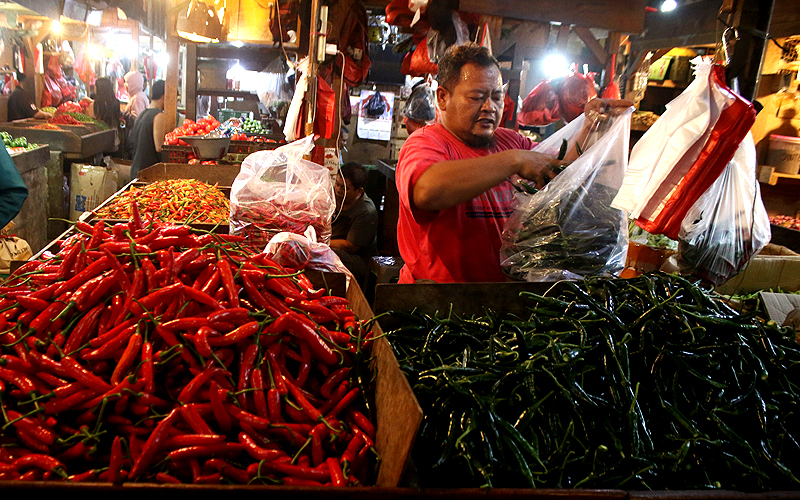 Pedagang sayur mayur dan sembako di Pasar Senen, Senen, Jakarta Pusat menyatakan terjadi kenaikan harga. Robinsar Nainggolan