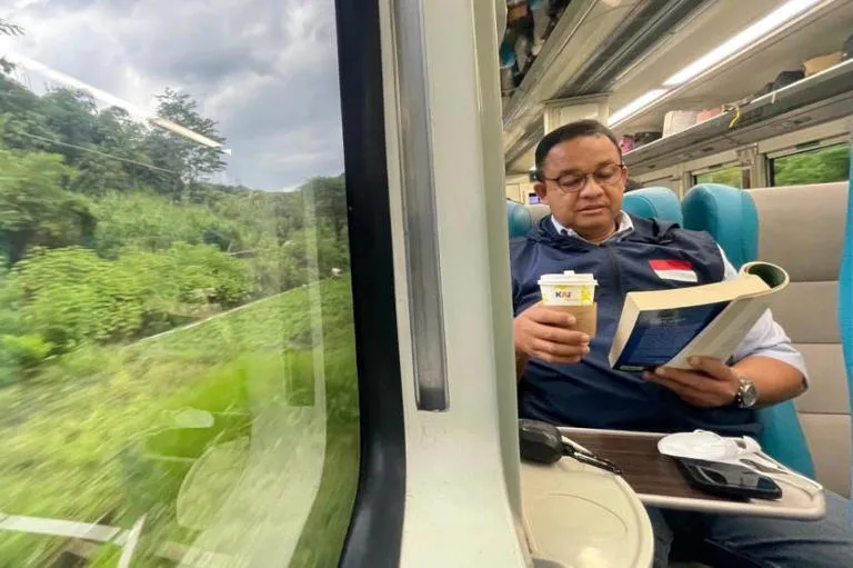 Anies Baswedan di Kereta Argo Parahyangan (Dok.ist)