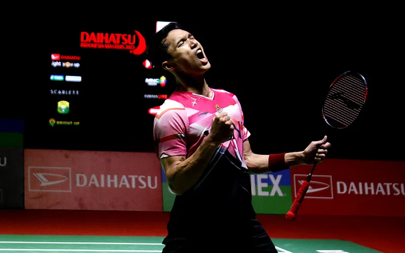 Pebulu tangkis tunggal putra Indonesia Jonatan Christie berhasil menumbangkan wakil dari China Shi Yu Qi pada babak semifinal Daihatsu Indonesia Master 2023 di Istora Senayan pada Sabtu (28/1/2023). Yang mana pada pertandingan ini Jonatan Christie mendapatkan perlawanan yang cukup sengit dari Shi Yu Qi dan berhasil mengalahkan melalui rubber set. Robinsar Nainggolan