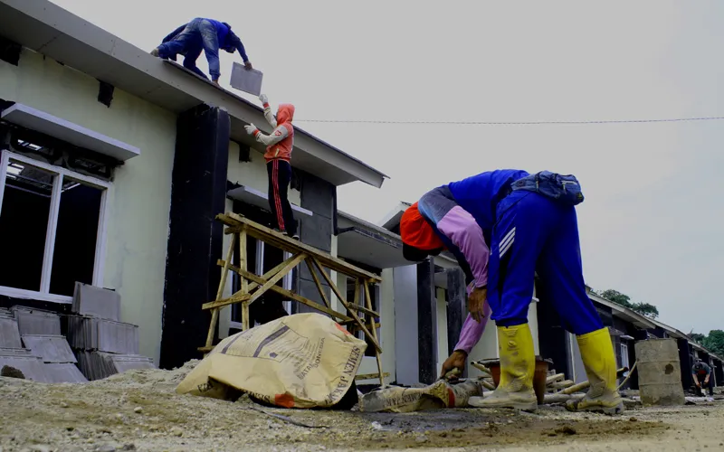 Saat ini pembangunan rumah subsidi BTN bagi masyarakat berpenghasilan rendah (MBR) bersubsi di Puri Kahuripan 7 di Dayeuh, Kec. Cileungsi, Kabupaten Bogor, Jawa Barat sedang berlangsung. PT Bank Tabungan Negara (Persero) Tbk menargetkan penyaluran KPR FLPP dan Tapera sebesar Rp 27,337 triliun pada 2023. Adapun target tersebut diasumsikan dengan harga rumah sekitar Rp 150 juta per unit kepada 182.250 unit. Robinsar Nainggolan