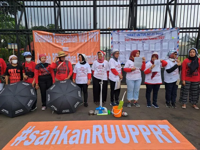 PRT desak Puan Maharani untuk segera sahkan RUU PPRT di Depan gedung DPR RI (Dok.Jala PRT)