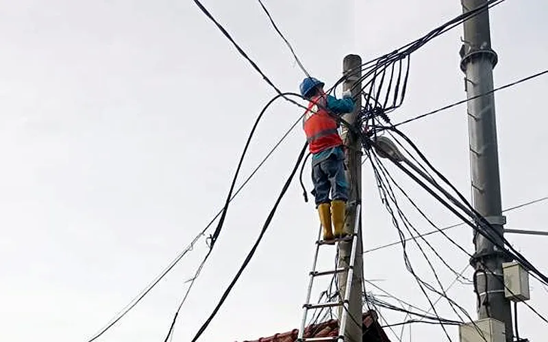 PLN mengerahkan lebih dari 100 petugas gabungan tambahan dari berbagai unit untuk memulihkan kelistrikan pascakebakaran di Plumpang. PLN telah berhasil melakukan pemulihan dengan pembersihan pada 4 jalur Saluran Udara Tegangan Tinggi (SUTT) yang terdampak Pascakebakaran di Plumpang. Sudah 91,3% listrik di sekitar lokasi kebakaran berhasil dipulihkan.
