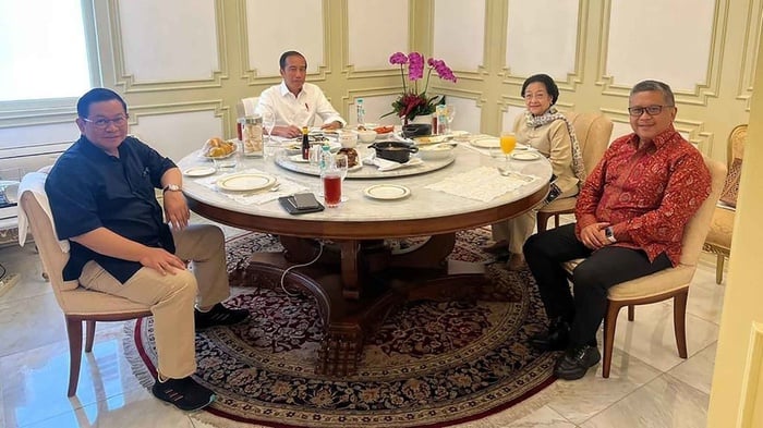 Jokowi dan Megawati bertemu di Istana Merdeka Jakarta. (Dok. Media Center PDIP)