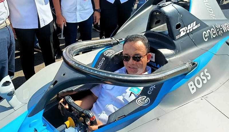 Gubernur DKI Jakarta Anies Baswedan menjajal Formula E. (Foto MNC Portal) 