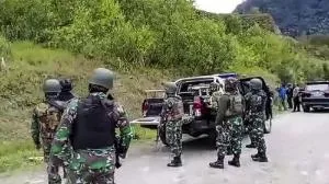 TNI: OPM Bakar Sopir Lajuran dan Mobilnya di Papua