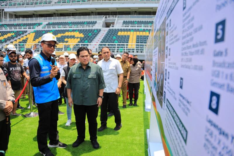 Erick Thohir mengecek kesediaan GBT sebagai stadion dalam penyelenggaraan Piala Dunia U20 (Dok.Kemen BUMN)