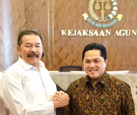 Jaksa Agung ST Burhanuddin bersama Menteri BUMN Erick Thohir. (B-Universe Photo via CNN Indonesia)