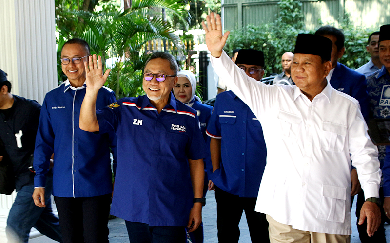 Ketua Umum Partai Amanat Nasional (PAN) Zulkifli Hasan menemui Ketua Umum Partai Gerindra Prabowo Subianto. Pertemuan keduanya diadakan di kediaman Prabowo di Jalan Kertanegara 4, Jakarta Selatan, pada Sabtu (8/4/2023), Pertemuan ini guna menjajaki kerjarsama menjelang pilpres 2024. Robinsar Nainggolan
