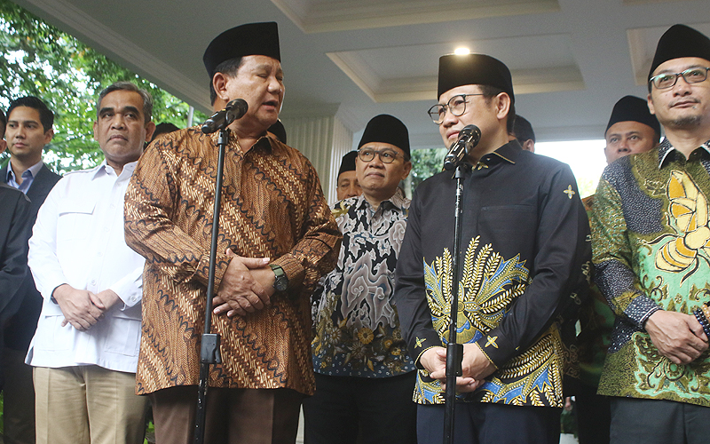 Ketua Umum Partai Kebangkitan Bangsa (PKB) Muhaimin Iskandar bertemu dengan Ketua Umum Partai Gerindra Prabowo Subianto di kediaman Prabowo di kawasan Jakarta Selatan, sore ini, Senin (10/4/2023). Pertemuan ini disinyalir bakal membuka pintu untuk memperlebar koalisi menuju Pilpres. Robinsar Nainggolan 2024. Robinsar Nainggolan