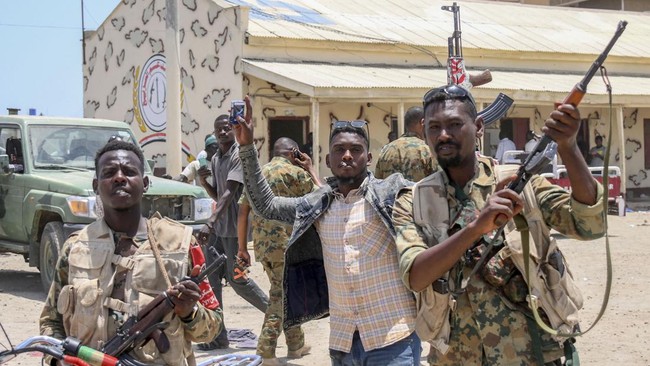 Ilustrasi: Situasi di Sudan pasca perang saudara terjadi tiga pekan lalu. (AFP via Detik)