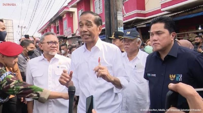 Jokowi Sindir Jalan Rusak Bikin Sembako Mahal Usai Tiba di Lampung. (Biro Pers).