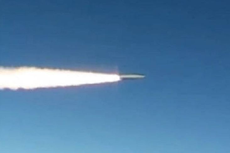 Militer Ukraina klaim tembak jatuh rudal hipersonik Kinzhal Rusia untuk pertama kalinya.  Pertahanan Rusia via Sputnik  Artikel ini telah diterbitkan di halaman SINDOnews.com pada Sabtu, 06 Mei 2023 -    
