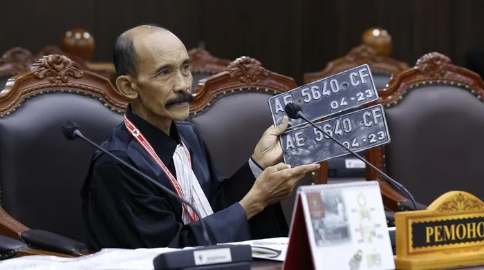 Ketika Advokat Arifin Gugat SIM, STNK & Nopol Jadi Seumur Hidup ke MK. (Mahkamah Konstitusi).