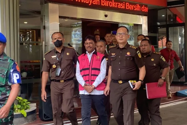 Kasus Korupsi BTS, Menkominfo Johnny Plate Jadi Tersangka & Ditahan. (Sindonews)