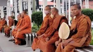 Biksu Thailand Diringkus atas Skandal Seks & Penggelapan Uang Rp53 M