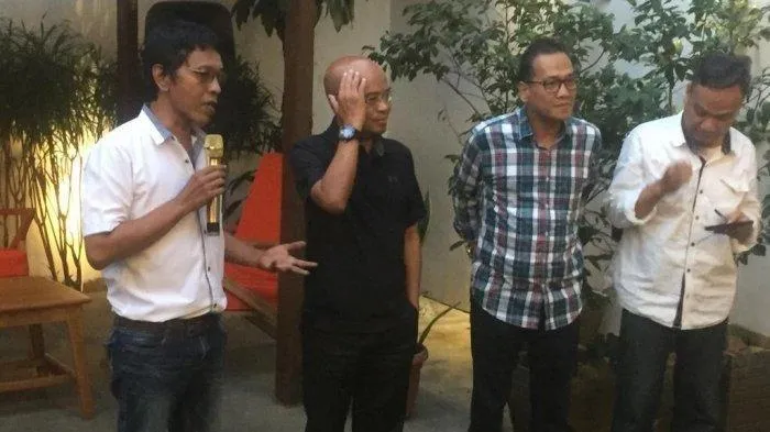 Kisah Tentang Persahabatan Desmond J Mahesa dan Adian Napitupulu. (Tribunnews).
