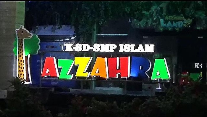Lift Sekolah Az-Zahra Lampung Anjlok, 7 Orang Tewas & 2 Lainnya Kritis. (Detik.com).