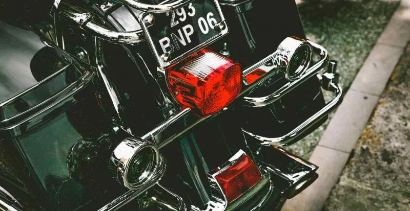 Ilustrasi pelat motor (Pixabay)