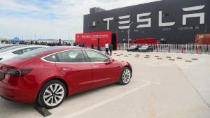 Tesla PHK 15.000 Pekerja Akibat Penjualan Turun, Mobil Listrik Lesu?