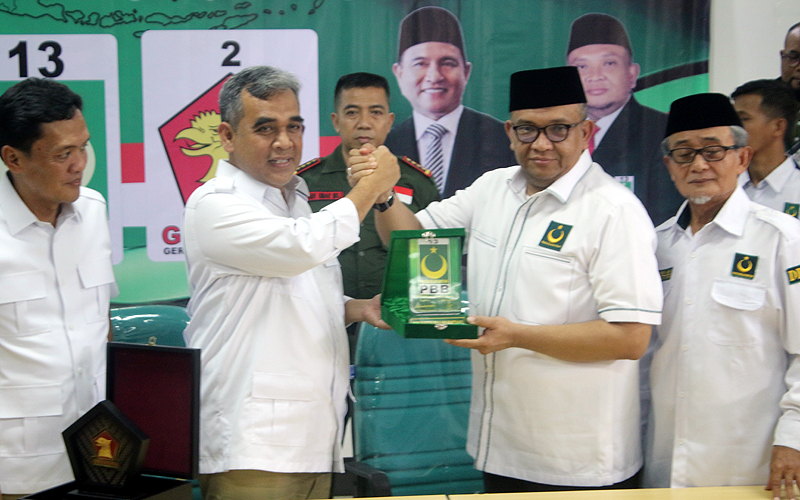 Partai Bulan Bintang (PBB) berikan dukungan kepada Ketua Umum Partai Gerindra Prabowo Subianto sebagai bakal calon presiden (capres) 2024. Sekretaris Jenderal PBB, Afriansyah Noor menyatakan, partainya mendukung Menteri Pertahanan itu sebagai capres mutlak tanpa syarat. Hal ini disampaikan Afriansyah di hadapan sejumlah elite Partai Gerindra yang pada Senin siang ini (24/7/2023) menyambangi markas PBB di Jalan Raya Pasar Minggu, Jakarta Selatan. Robinsar Nainggolan