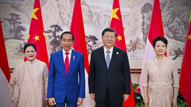 Presiden Jokowi dan Presiden China, Xi Jinping Teken 8 Kesepakatan RI dan  China (cnnindonesia.com).