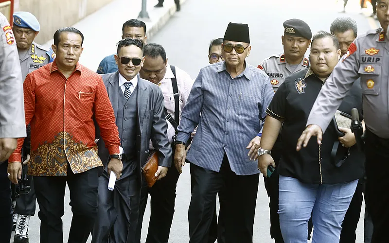 Pimpinan Pondok Pesantren Al Zaytun Panji Gumilang memenuhi panggilan penyidik Direktorat Tindak Pidana Umum (Dittipidum) Bareskrim Polri untuk dimintai keterangan sebagai saksi kasus dugaan penistaan agama, Selasa (1/8/2023). Mabes Polri memperketat penjagaan di pintu masuk bagi para pengunjung saat pemeriksaan pimpinan Pondok Pesantren Al-Zaytun Panji Gumilang berlangsung. Robinsar Nainggolan