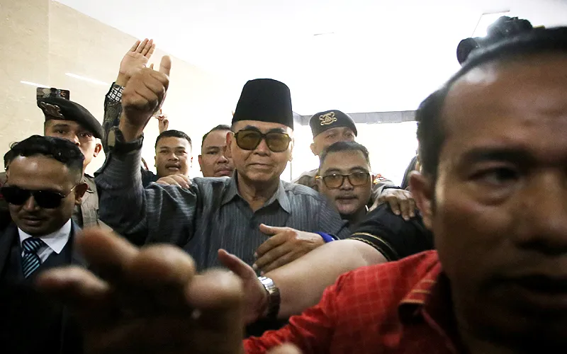 Pimpinan Pondok Pesantren Al Zaytun Panji Gumilang memenuhi panggilan penyidik Direktorat Tindak Pidana Umum (Dittipidum) Bareskrim Polri untuk dimintai keterangan sebagai saksi kasus dugaan penistaan agama, Selasa (1/8/2023). Mabes Polri memperketat penjagaan di pintu masuk bagi para pengunjung saat pemeriksaan pimpinan Pondok Pesantren Al-Zaytun Panji Gumilang berlangsung. Robinsar Nainggolan