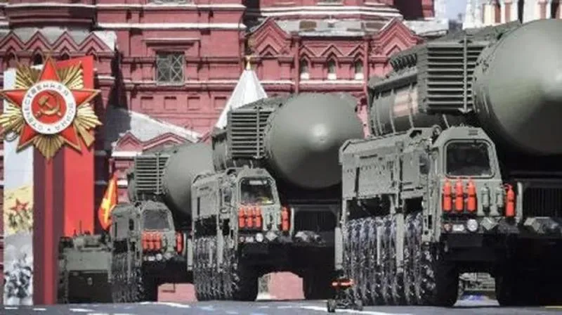 foto beritabali.com/cnbcindonesia.com/Babak Baru Perang Rusia Ukraina, Cina Kirim Senjata