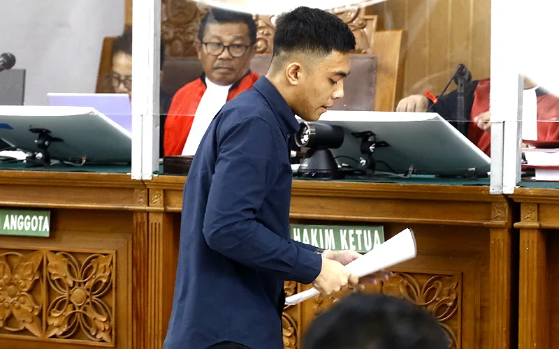 Terdakwa kasus penganiayaan Mario Dandy Satriyo menjalani sidang di PN Jakarta Selatan, Jakarta, Selasa (22/8/2023). Terdakwa kasus penganiaya terhadap David Ozora itu menjalani sidang dengan agenda pembacaan pledoi atau nota pembelaan. Robinsar Nainggolan