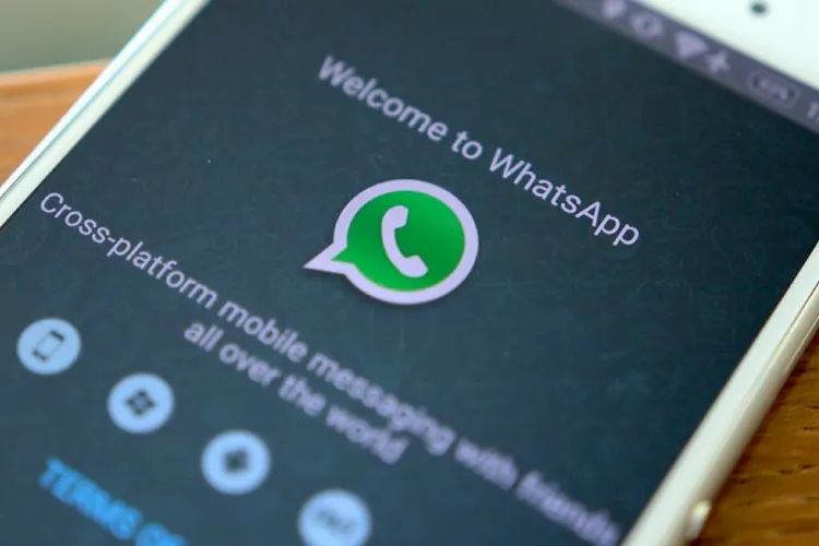 Ilustrasi Fitur WhatsApp (Kompas)