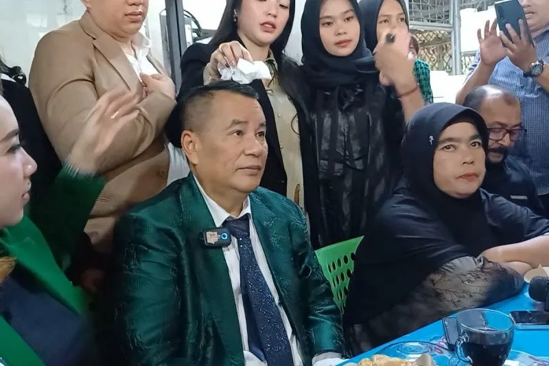 Anaknya Tewas Dianiaya Oknum Paspampres, Fauziah Temui Hotman Paris. (Kompas.com).