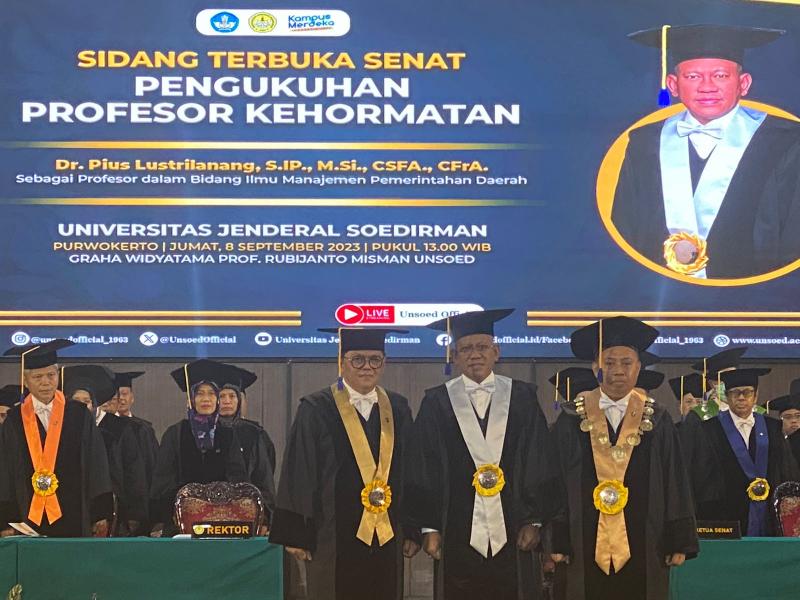 Prof. Dr. Pius Lustrilanang, S.IP., M.Si., CSFA., CFrA Dikukuhkan Sebagai Guru Besar Universitas Jenderal Soedirman. (Istimewa).