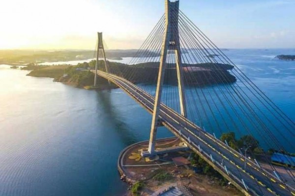 Potret Jembatan Barelang yang menghubungkan pulau Batam dan Rempang (instagram.com/epulo &foto idntimes.com)