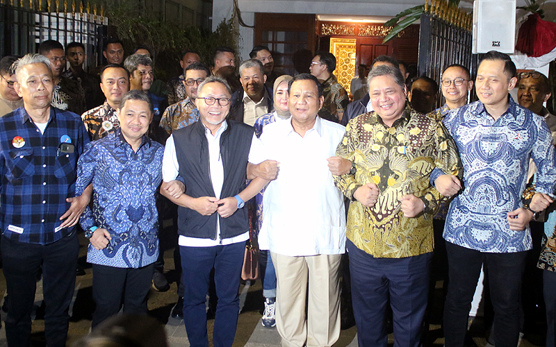 Bacapres Prabowo Subianto bersama para ketum partai di Koalisi Indonesia Maju melakukan rapat di Kertanegara, Jumat (13/10/2023). Prabowo mengatakan sudah ada 4 nama cawapres yang akan diputuskan jadi 1 nama pada pertemuan berikutnya. Robinsar Nainggolan