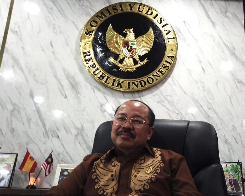 Prof. Amzulian Rifai, S.H., LL.M., Ph.D. – Ketua Komisi Yudisial Republik Indonesia.