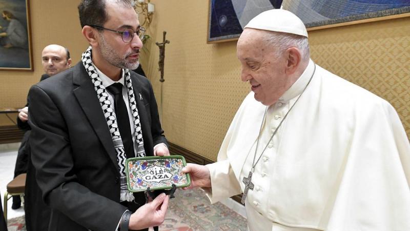 Temui Warga Palestina, Paus Fransiskus: Israel Lakukan Genosida! (Cnnindonesia.com).