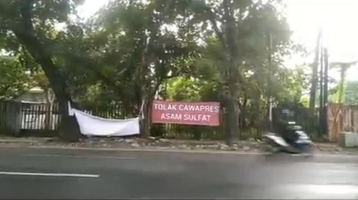 Spanduk menolak Cawapres Asam Sulfat muncul di Medan (Dok.Istimewa)