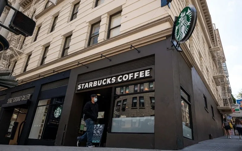 Nilai Starbucks Disebut Menguap Rp186 Triliun Akibat Aksi Boikot. (Bisnis).