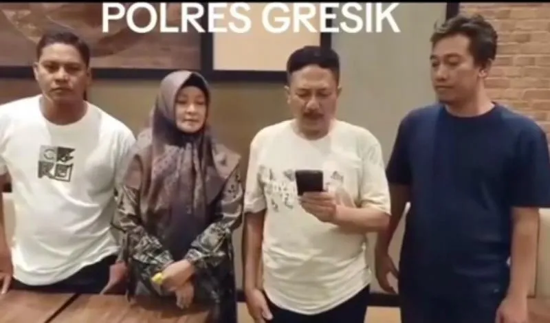 Heboh Warga Rembang Diduga Disiksa hingga Kelamin Dibakar Polisi. (Tangkapan Layar Video Viral).