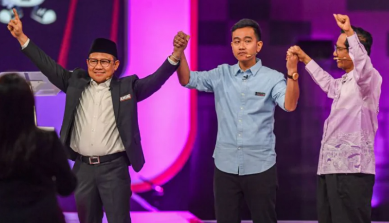 Tiga Cawapres Muhaimin Iskandar, Gibran Rakabuming Raka, dan Mahfud Md di acara Debat Calon Wakil Presiden yang digelar Jumat (22/12/2023). (Antara via UM-Surabaya)