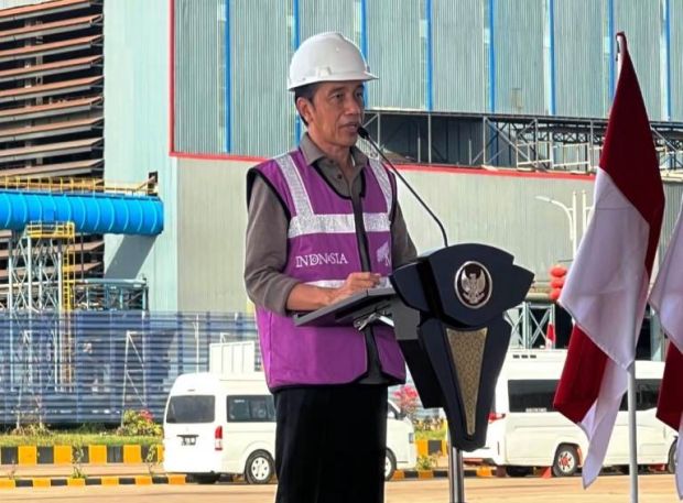 Presiden Joko Widodo saat meresmikan smelter PT Gunbuster Nickel Industry di Morowali Utara, Sulawesi Tengah, Senin (27/12/2021). (Sindonews)