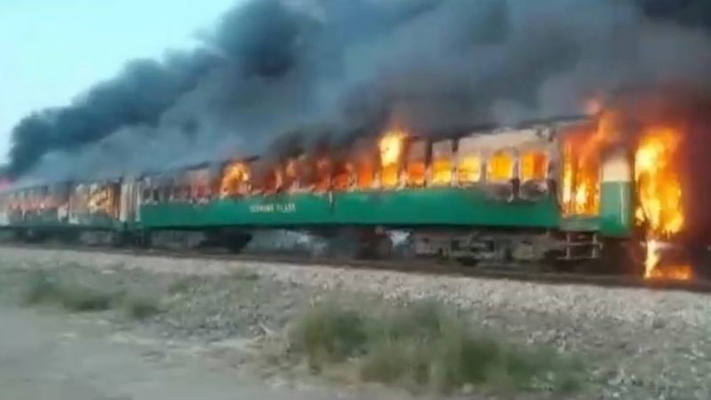 Kereta terbakar (Dok.BBC.com)