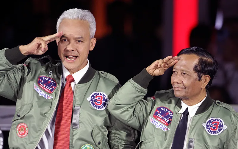 Capres nomor urut tiga Ganjar Pranowo-Mahfud  beradu gagasan dalam debat ketiga Pilpres 2024 di Istora Senayan, Jakarta, Minggu (7/1/2024). Debat kali ini bertemakan pertahanan, keamanan, hubungan internasional, globalisasi, geopolitik, dan politik luar negeri. Robinsar Nainggolan