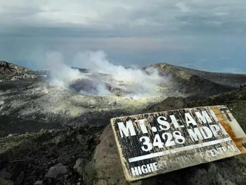 Jika Gunung Slamet Meletus Pulau Jawa Akan Terbelah, Benarkah? (Akurat).
