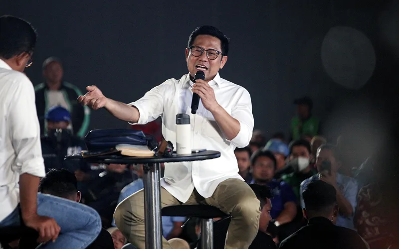 Pasangan calon presiden dan wakil presiden nomor urut 1 Anies Baswedan (kiri) dan Muhaimin Iskandar (kanan) menghadiri Desak dan Slepet Amin di JIExpo Kemayoran, Jakarta, Senin (29/1/2024). Desak dan Slepet Amin itu membahas sejumlah permasalahan yang dirasakan pengemudi ojek online, buruh, dan pekerja. Robinsar Nainggolan