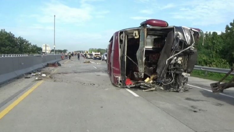 Kecelakaan Maut Bus Angkut Satgas Hanura dari GBK, 3 Orang Tewas. (Sindo).