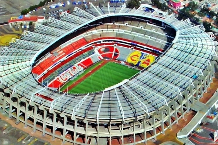 Ini merupakan satu-satunya stadion yang menyelenggarakan Final Piala Dunia dua kali, 1970 dan 1986.(www.skyscrapercity.com)