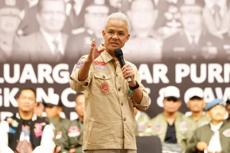 Persatuan Purnawirawan (PP) Polri menyatakan kesiapannya untuk memenangkan pasangan nomor urut tiga, Ganjar Pranowo dan Mahfud MD di Pilpres 2024. Strategi untuk memenangkan Ganjar-Mahfud di antaranya yaitu Bimastral. Ganjar menyatakan komitmennya untuk memberikan kesejahteraan bagi keluarga besar TNI-Polri, di antaranya dengan kenaikan gaji termasuk pensiunan, kuliah gratis bagi anak TNI dan Polri hingga perbaikan fasilitas rumah hingga asrama TNI dan Polri. (Foto: TPN Ganjar-mahfud)