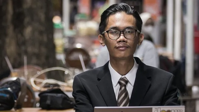 Almas Tsaqibbirru Re A menggugat cawapres nomor urut 2, Gibran Rakabuming Raka atas perkara wanprestasi ke Pengadilan Negeri (PN) Surakarta. (ANTARA FOTO/MOHAMMAD AYUDHA)